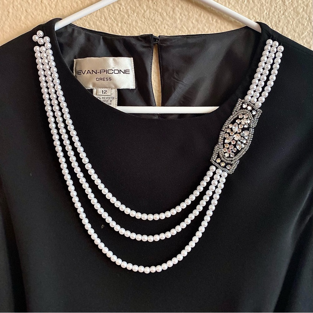 Dress ~ Evan-Picone ~ Vtg.  Black  Sleeveless  Attached Pearl Strands w/ Brooch - Picture 3 of 7